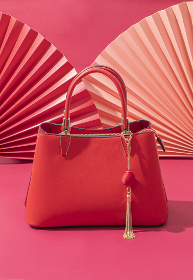 手提时尚白搭包包促销实拍图