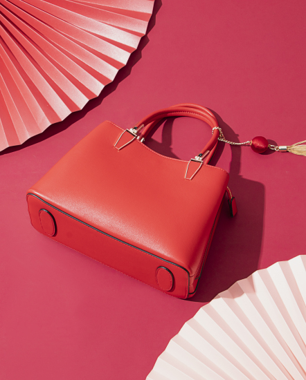 电商购物节大牌包促销实拍图