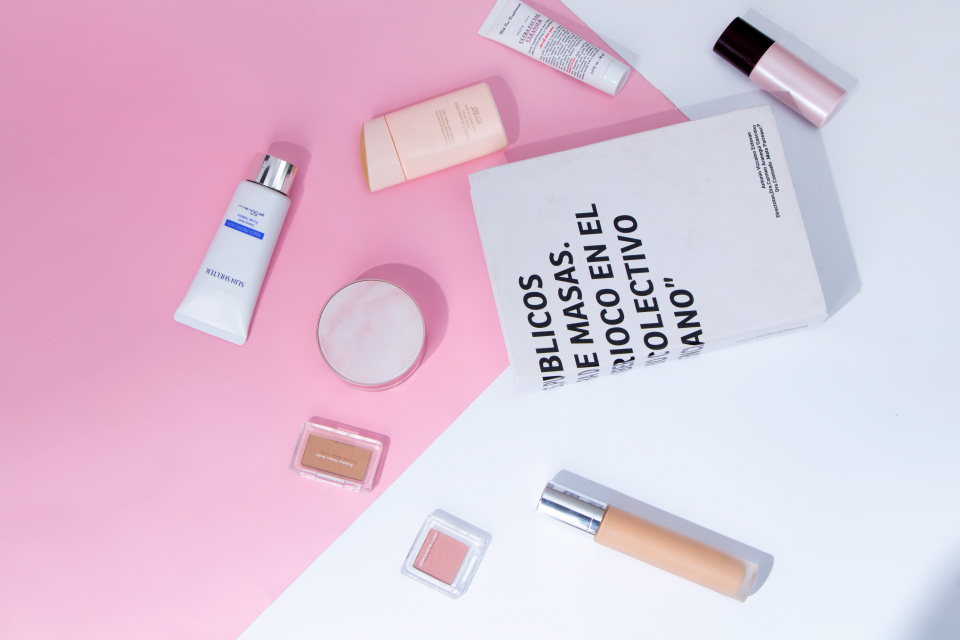 电商活动女士化妆品实拍图