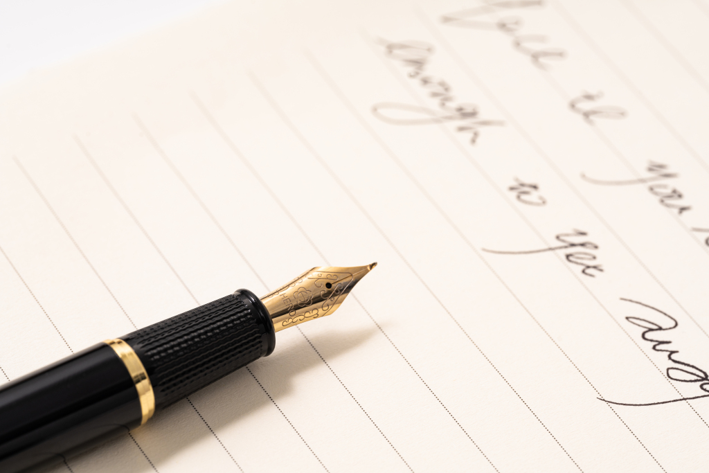 英雄牌老式钢笔练字高清图版权图片下载