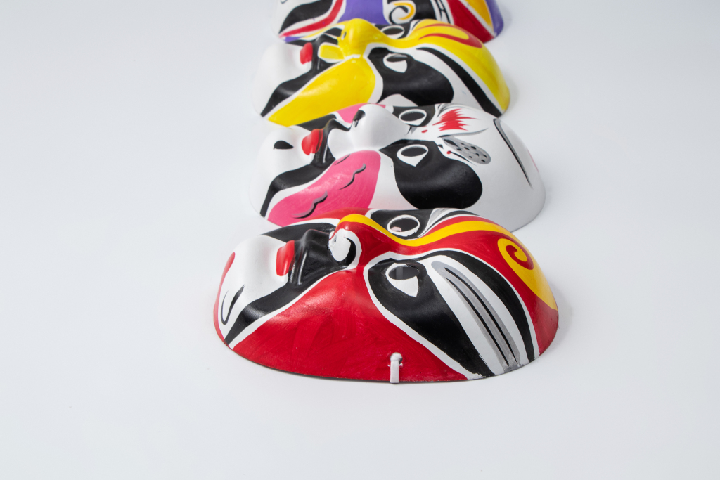 中国特色传统礼品脸谱实拍图版权图片下载