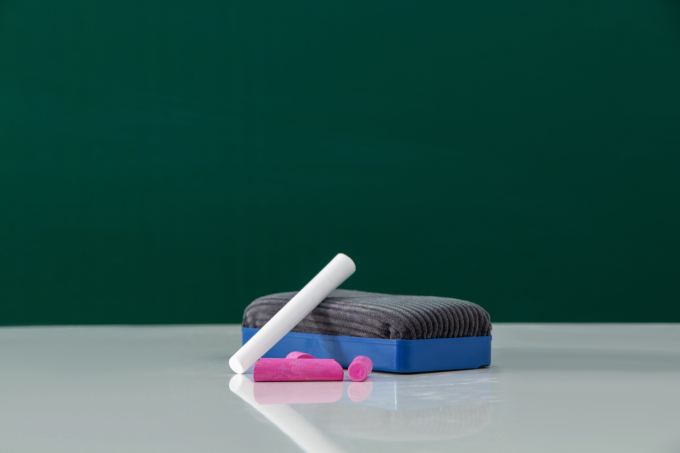 老师教学彩色无尘粉笔实拍图