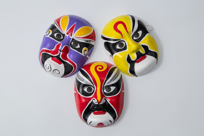 传统中国特色戏曲脸谱实拍图