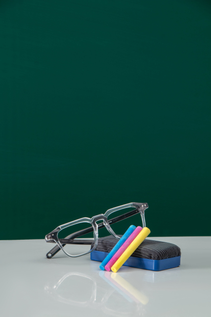 课堂教学书写粉笔工具实拍图