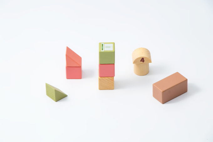 彩色积木玩具实拍图