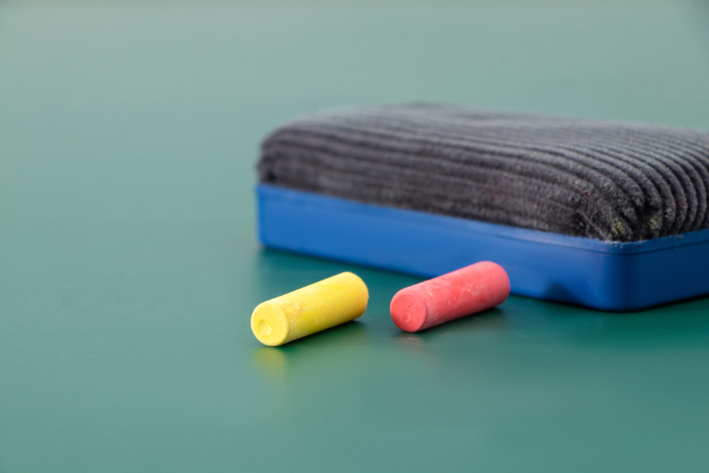 教学用具粉笔板擦套装实拍图版权图片下载