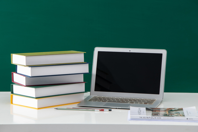 学生笔记本电脑方便工具实拍图