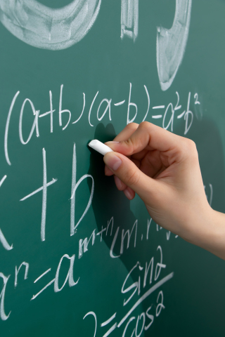 数学课堂粉笔字书写图