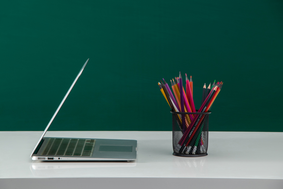 大学生轻薄笔记本学习工具实拍图