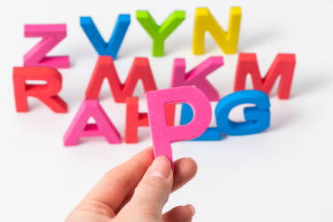 粉色字母积木道具高清图