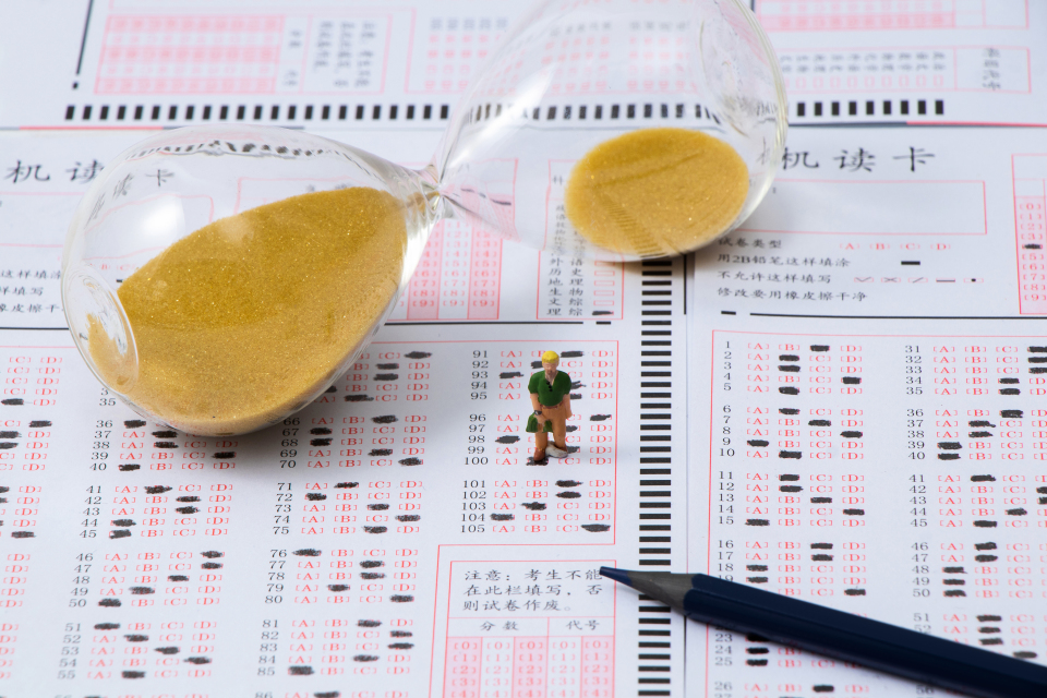 考试用笔2B铅笔近景实拍图