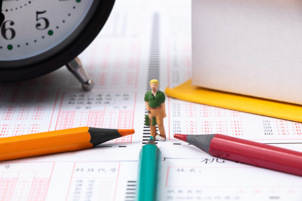 高考答题卡近景实拍图版权图片下载