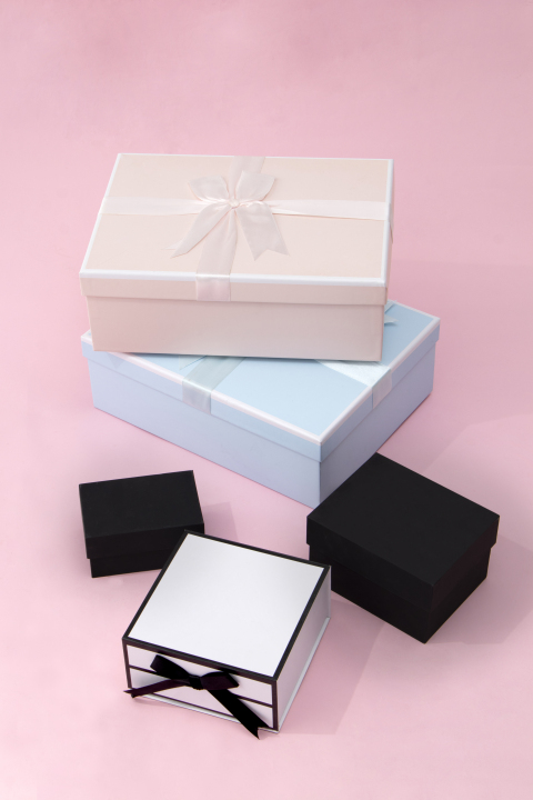 浅色系礼物包装盒高清图版权图片下载
