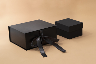 黑色礼品包装盒实拍图