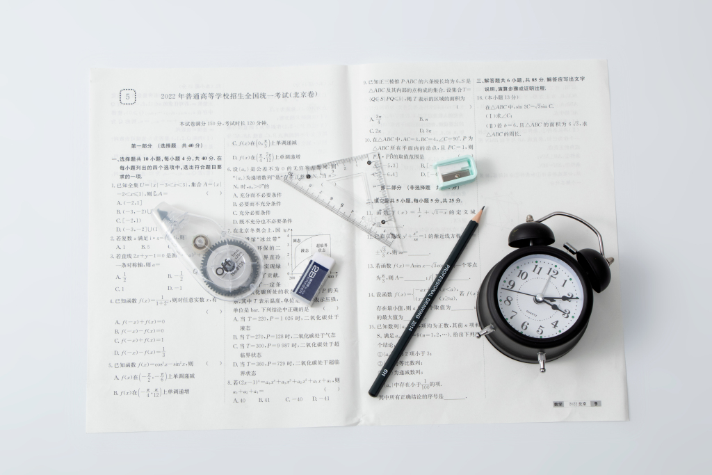 学校数学考场学习工具实拍图版权图片下载