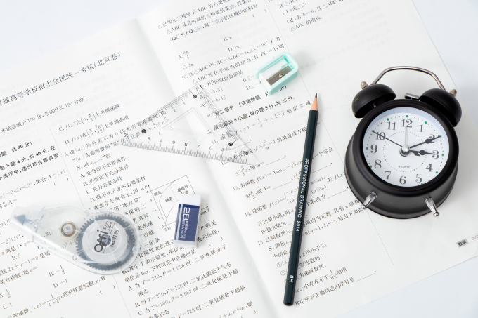 紧张倒计时严肃考场气氛实拍图