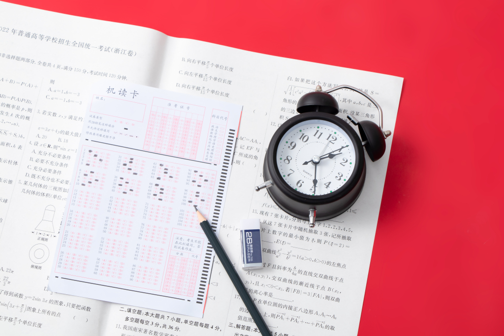 考试用具答题卡试卷高清图版权图片下载