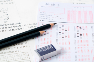 铅笔仔细填涂答题卡实拍图