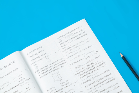 教育类学生答题考试实拍图