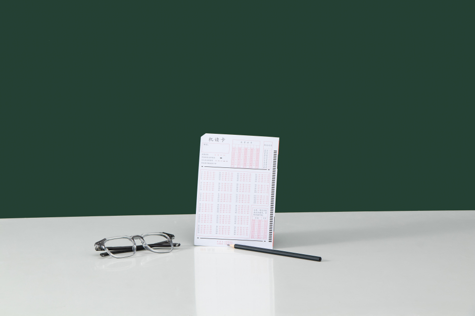 绿色黑板背景答题卡实拍图