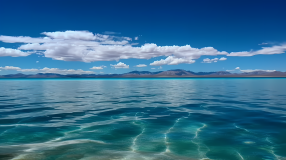 干净清澈青海湖蓝天白云高清图