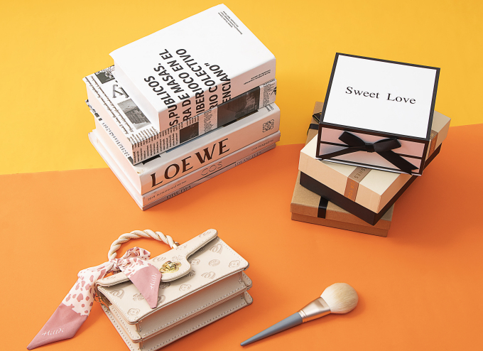 电商热销高级感小容量手提包实拍图