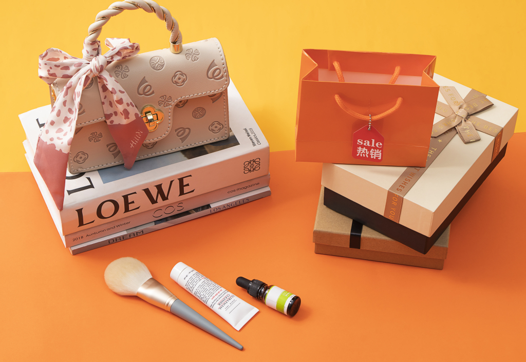 电商购物女包包时尚手提实拍图版权图片下载