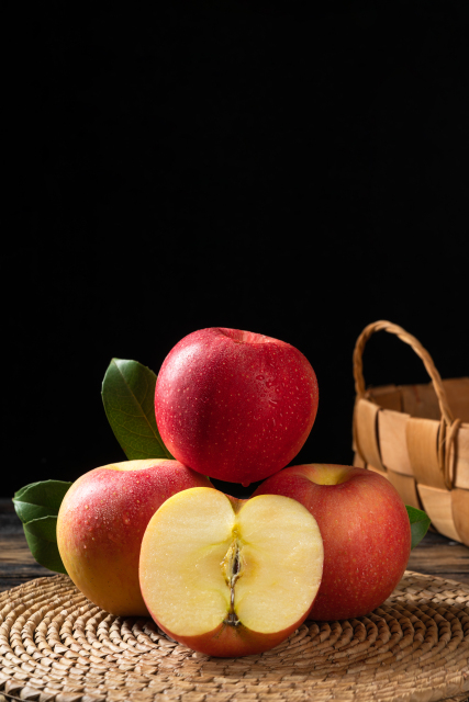 红彤彤的大苹果高清图