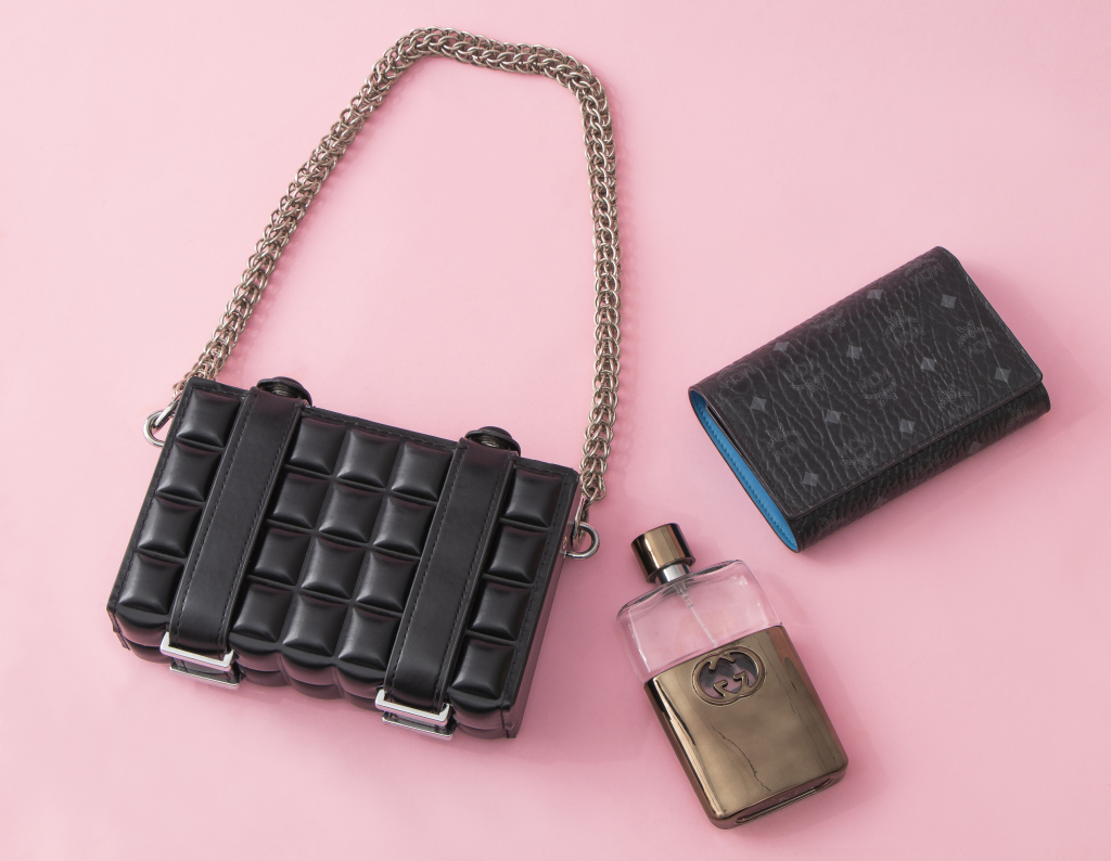 斜跨女式包包展示图版权图片下载