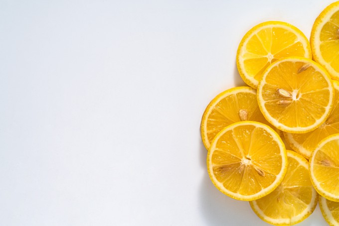 新鲜水果切片泡水柠檬片高清图