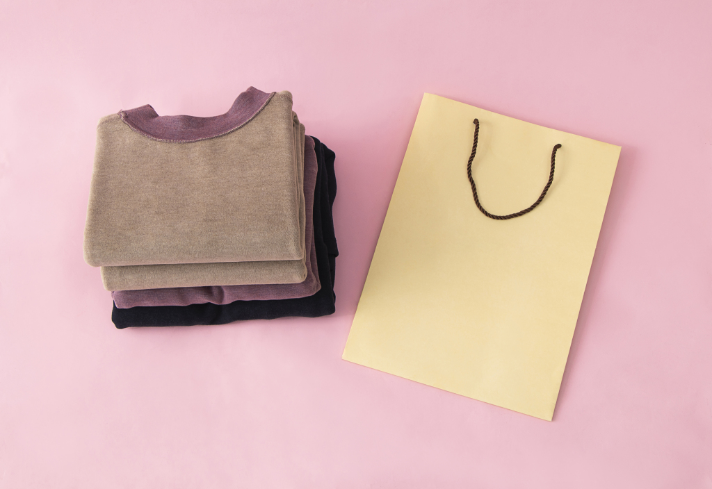 裸色女式衣服购物袋高清图版权图片下载