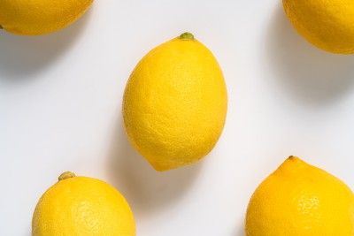 完整亮色清新黄柠檬实拍图