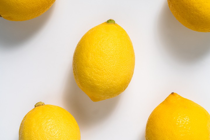 完整亮色清新黄柠檬实拍图版权图片下载