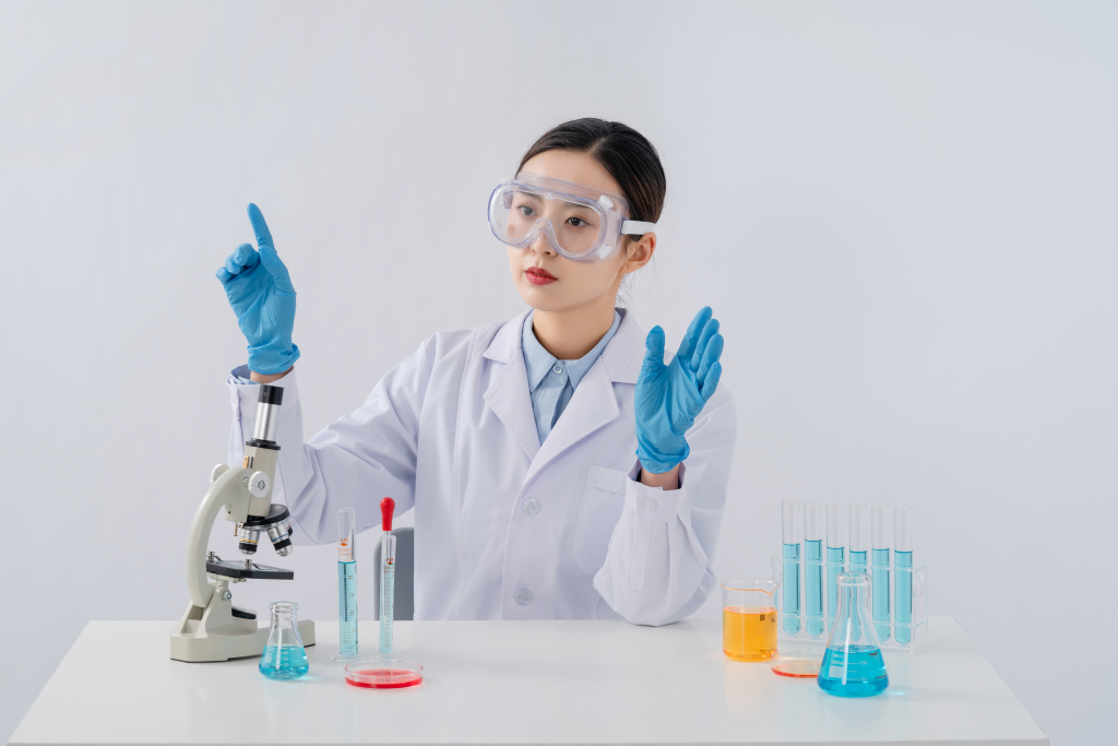 医疗试验讲解实拍图版权图片下载