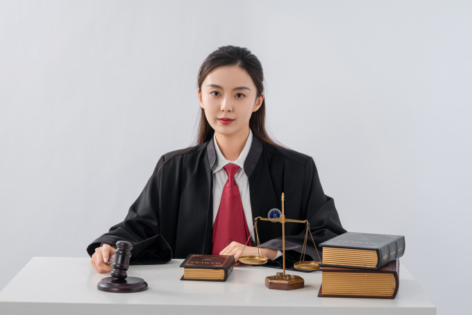温柔大方女律师高清图