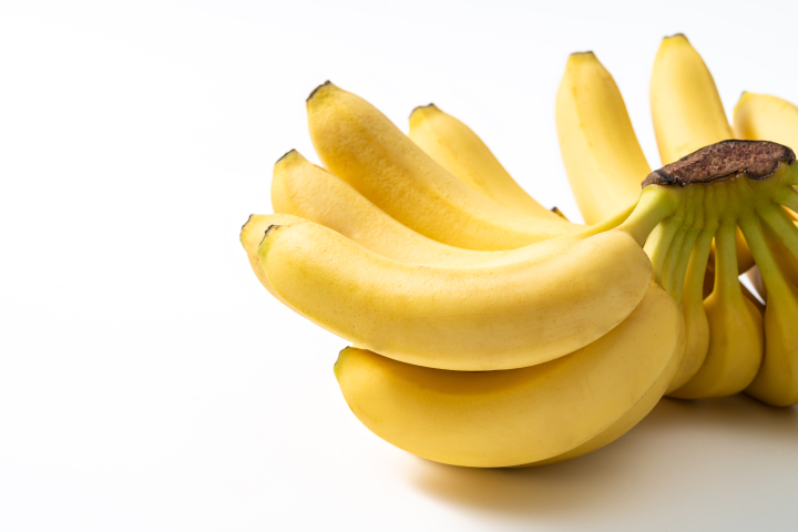 一把佳农新鲜香蕉图版权图片下载