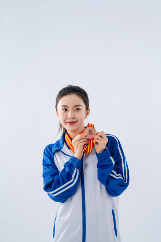 取得胜利的女运动员高清图