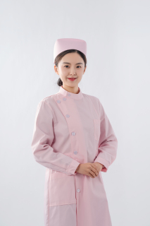 粉色衣服的可爱女护士图