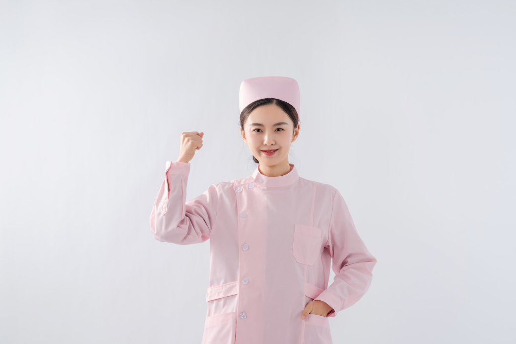 漂亮女护士加油手势图版权图片下载