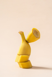 香蕉艺术造型摆拍图