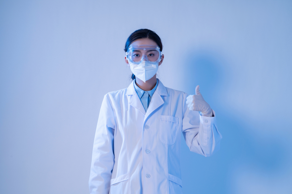 温柔医护形象正面实拍图