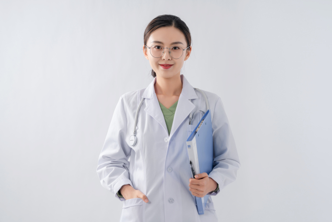 专业的主治医师实拍图