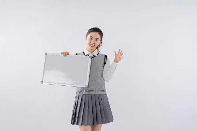 聪明伶俐的女大学生高清图