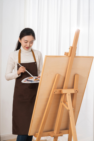 调颜料的女教师图
