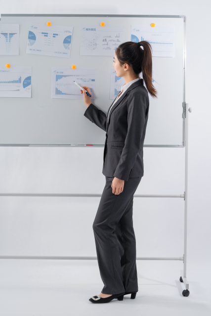 干练精明的女白领实拍图