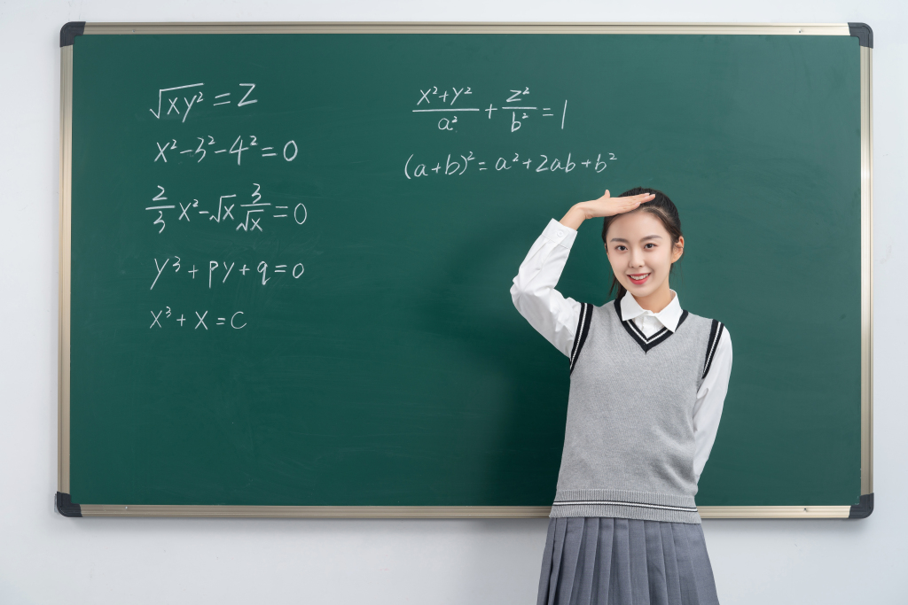 课间放松女老师高清图版权图片下载