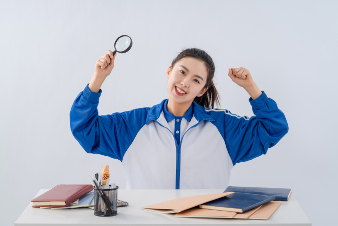 精灵古怪的女生高清图