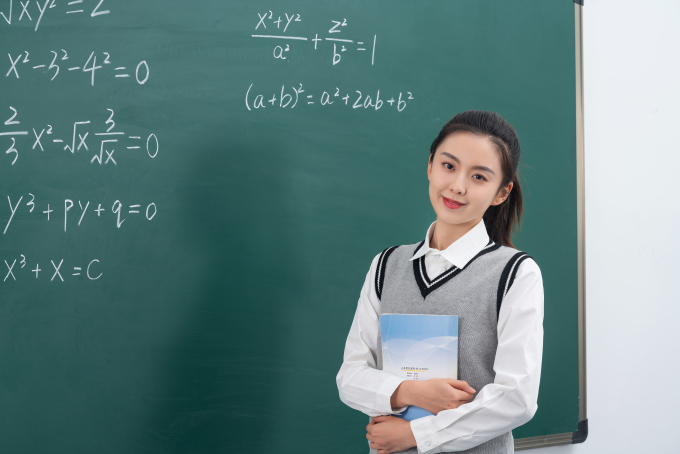 教育教学女教师形象图