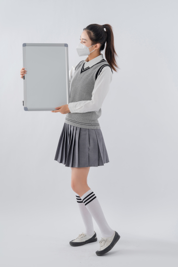 品学兼优的女生代表高清图