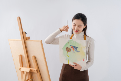 可爱女孩画作展示图